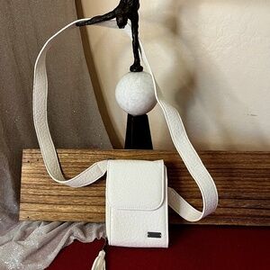 Roxy Shoulder Crossover White Phone Purse
